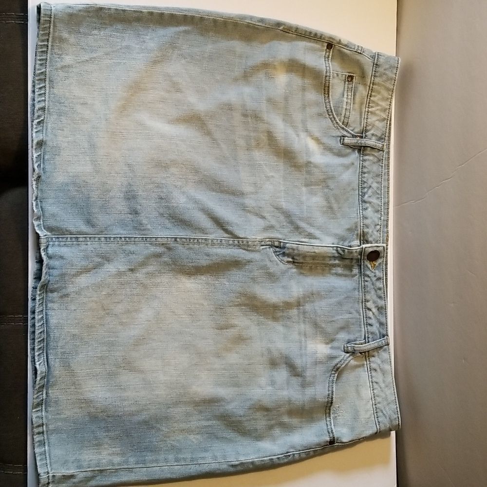 Light colored denim skirt, size 20.